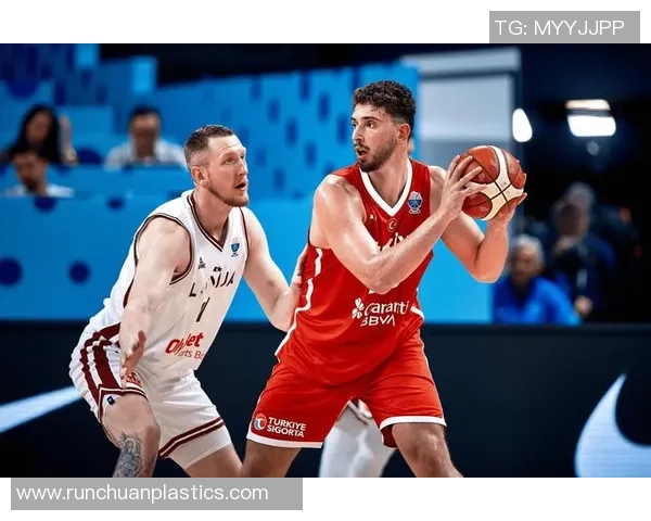 上海篮球队在欧锦赛积分榜上以70分稳居第一名展现强大实力 上海篮球队在欧锦赛积分榜上以70分稳居第一名展现强大实力