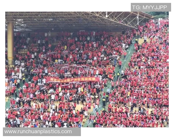 柳州足球比赛热潮来袭球迷齐聚为家乡球队呐喊助威 柳州足球比赛热潮来袭球迷齐聚为家乡球队呐喊助威