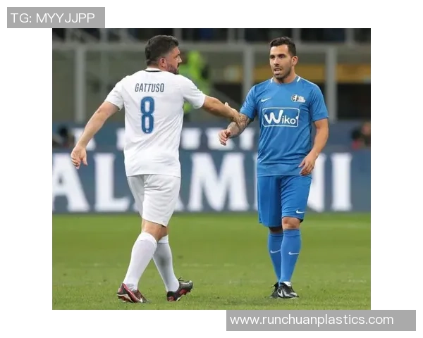 足球撞杆子瞬间的惊险与欢笑解析球场上不可忽视的精彩瞬间 足球撞杆子瞬间的惊险与欢笑解析球场上不可忽视的精彩瞬间